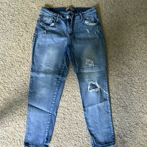 Light wash distressed capris